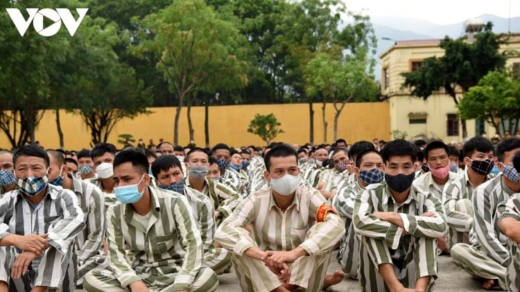 Inmates permitted to work, get paid outside prisons